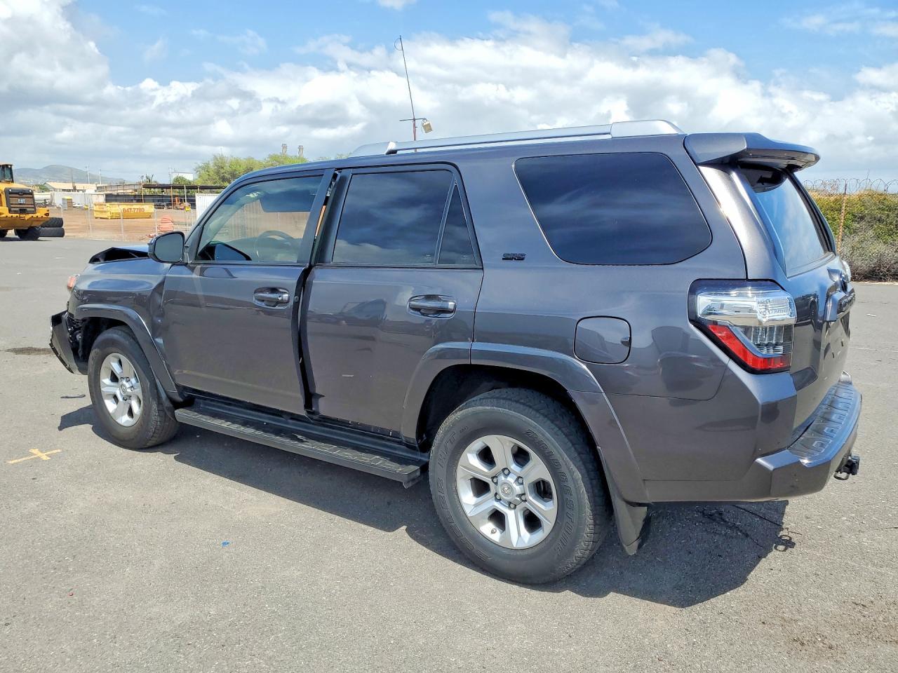 2014 Toyota 4Runner Sr5 - Image 2
