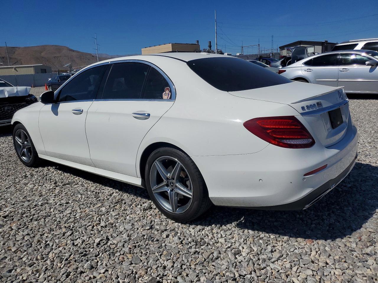 2018 Mercedes-Benz E 300 - Фото 2