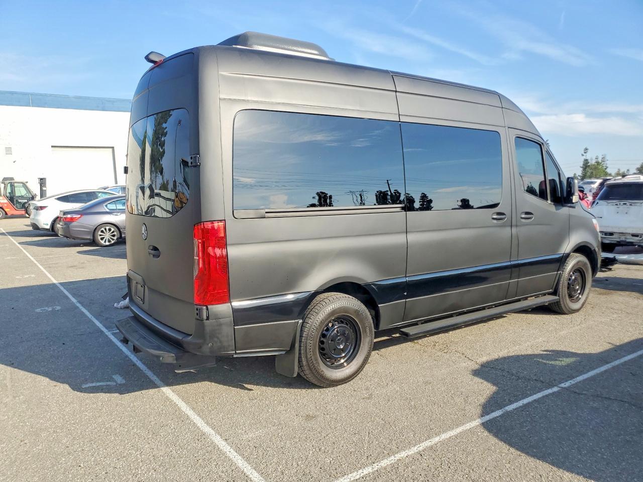 2023 Mercedes-Benz Sprinter 2500 - Фото 3