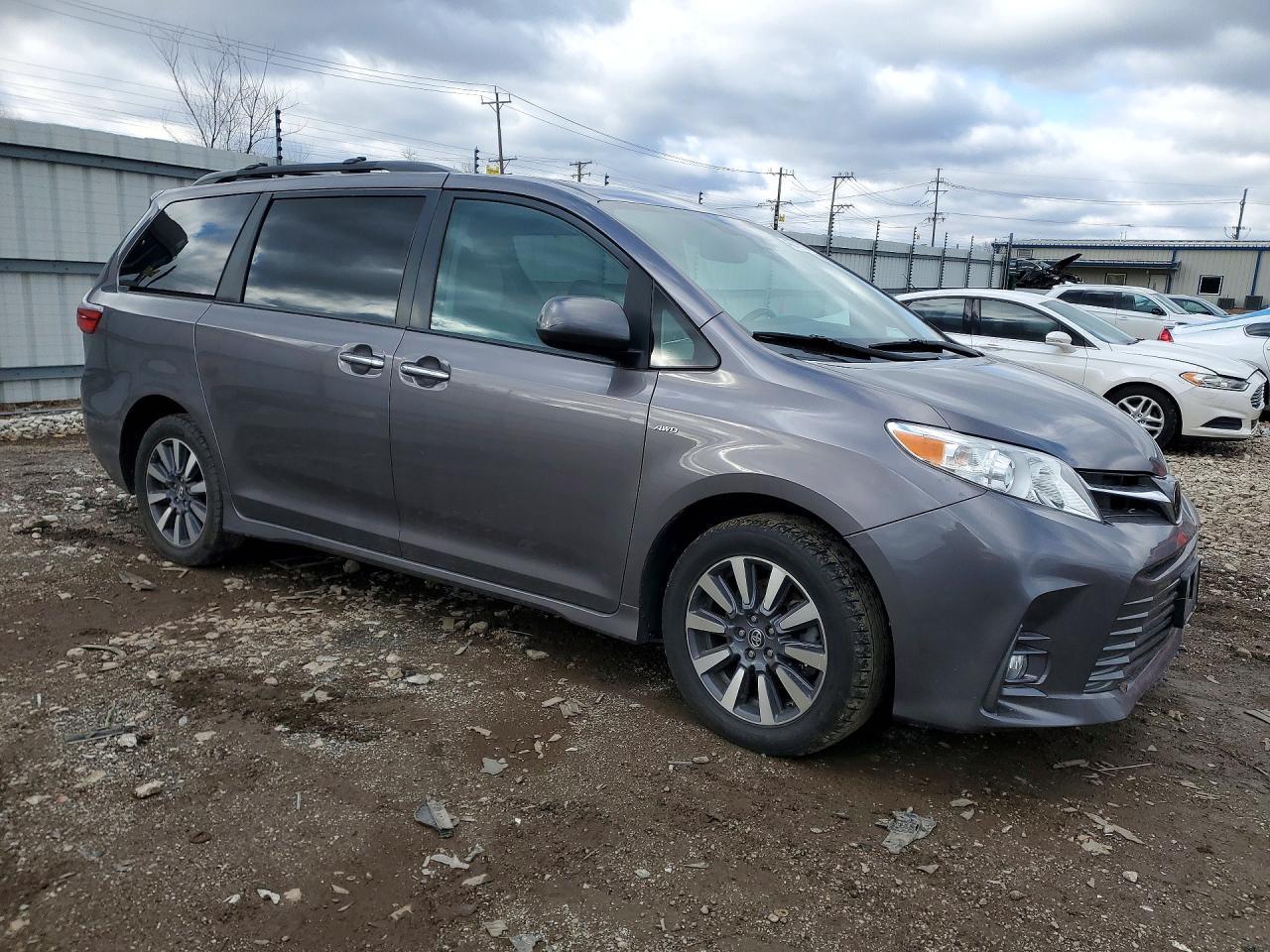 2020 Toyota Sienna Xle Premium 7-Passenger - Image 4