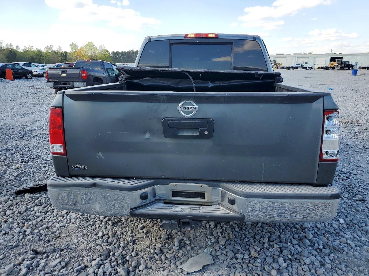 2015 Nissan Titan Sv - Image 6