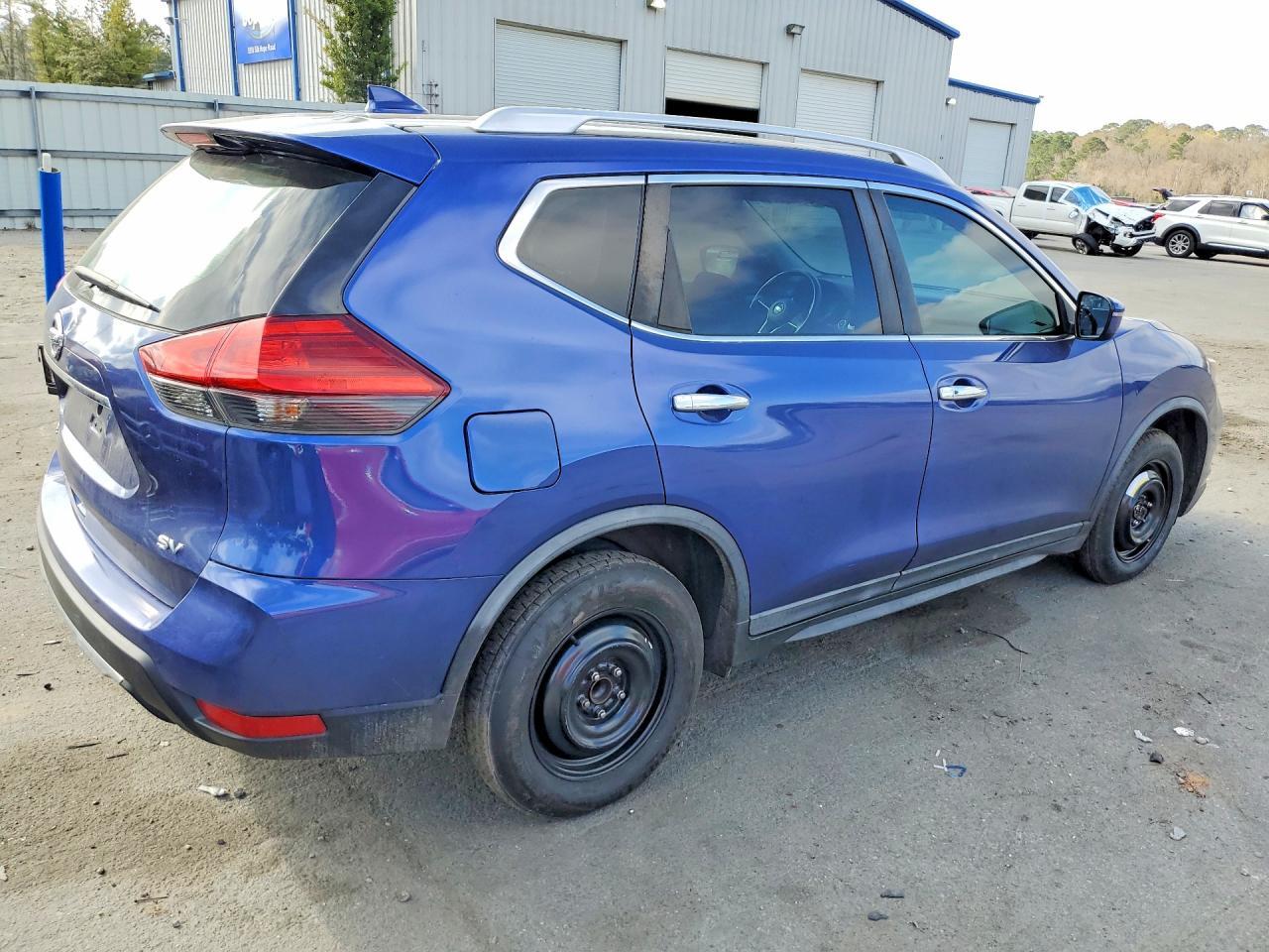 2017 Nissan Rogue Sv - Image 3