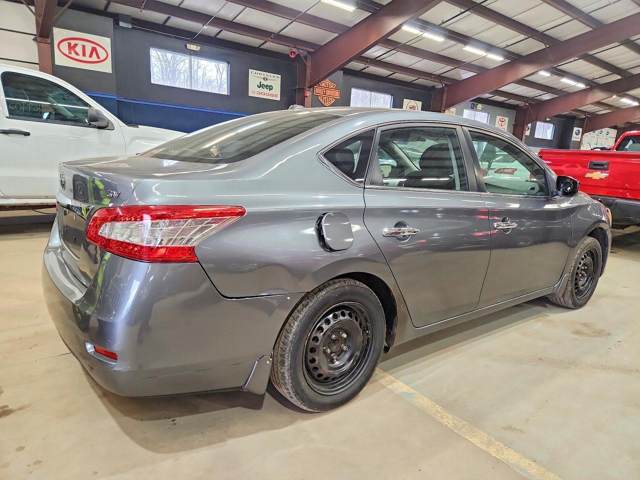 2015 Nissan Sentra S - Фото 3