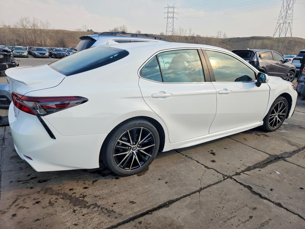 2024 Toyota Camry Se - Image 3