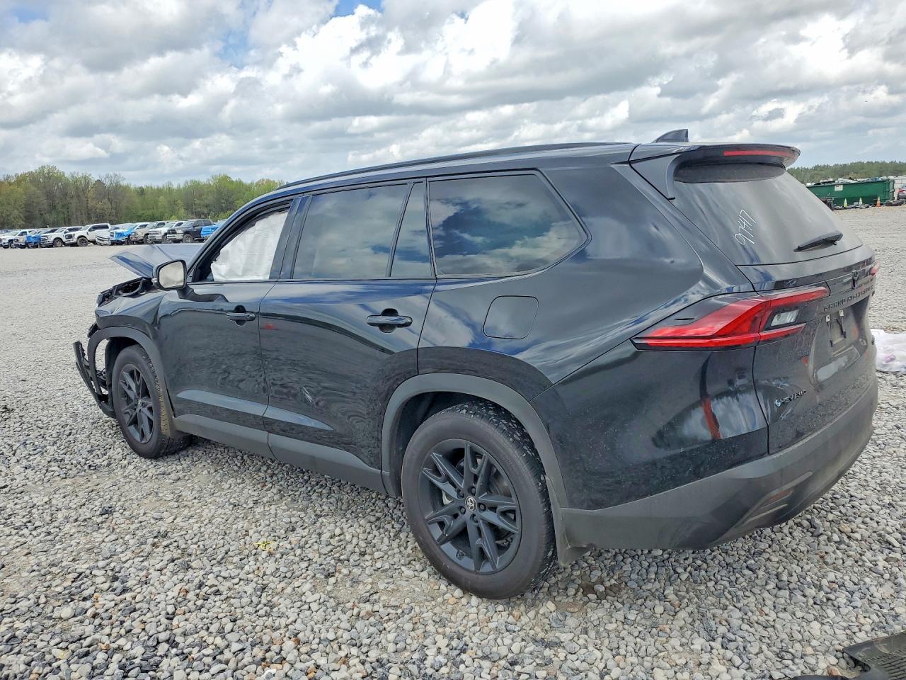 2025 Toyota Grand Highlander Hybrid - Image 2