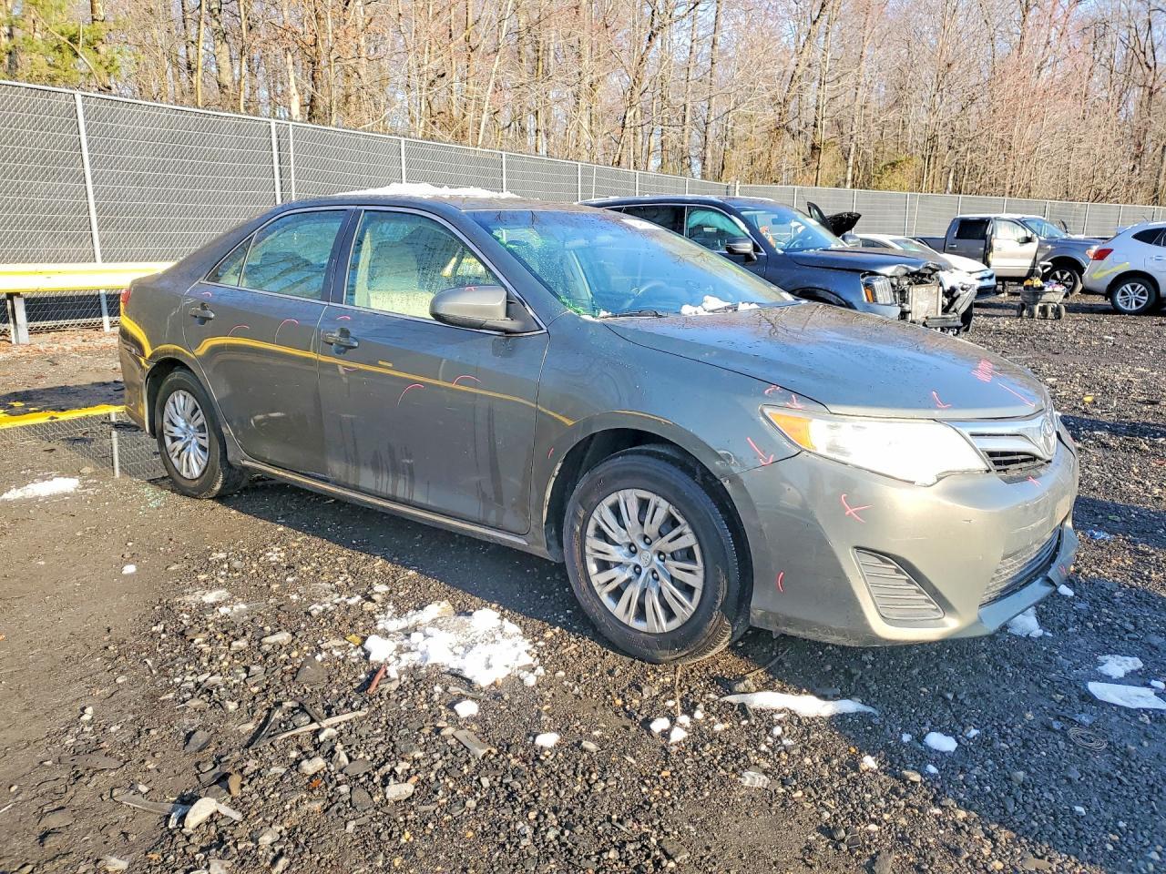 2014 Toyota Camry Le - Фото 4
