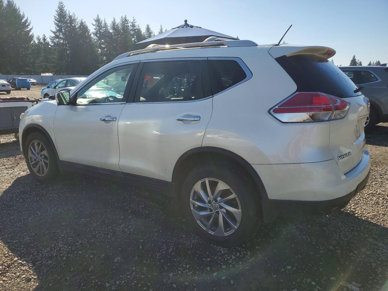 2015 Nissan Rogue - Image 2