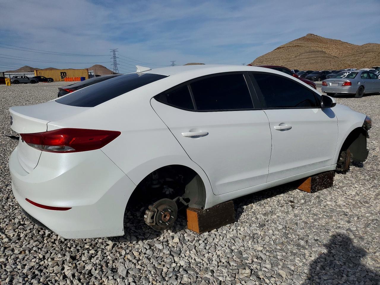 2018 Hyundai Elantra Sel - Фото 3