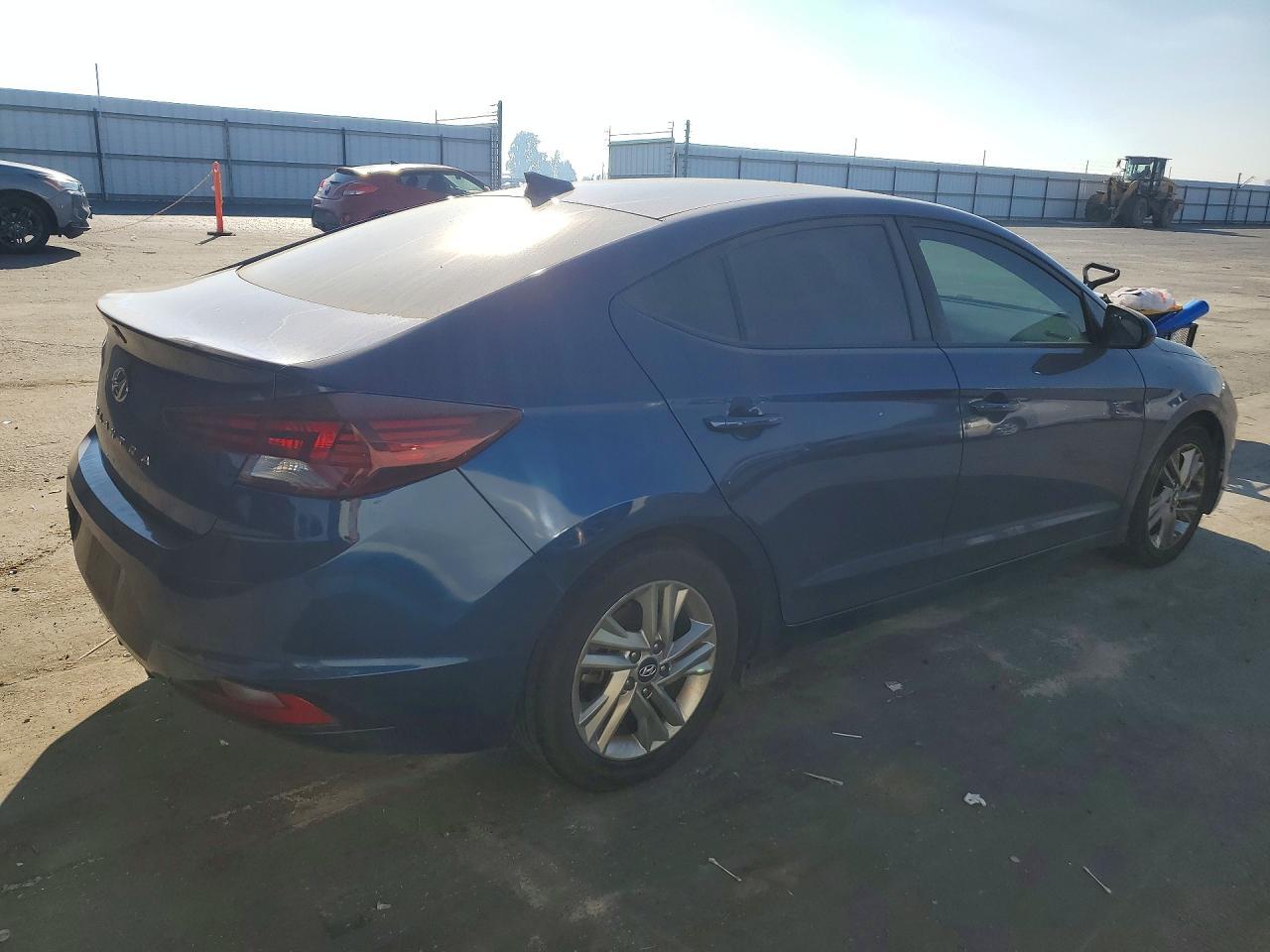 2019 Hyundai Elantra Sel - Image 3