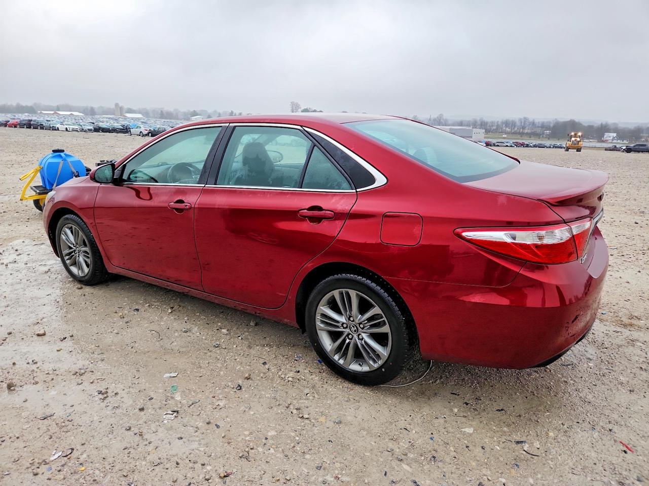 2016 Toyota Camry Se - Фото 2
