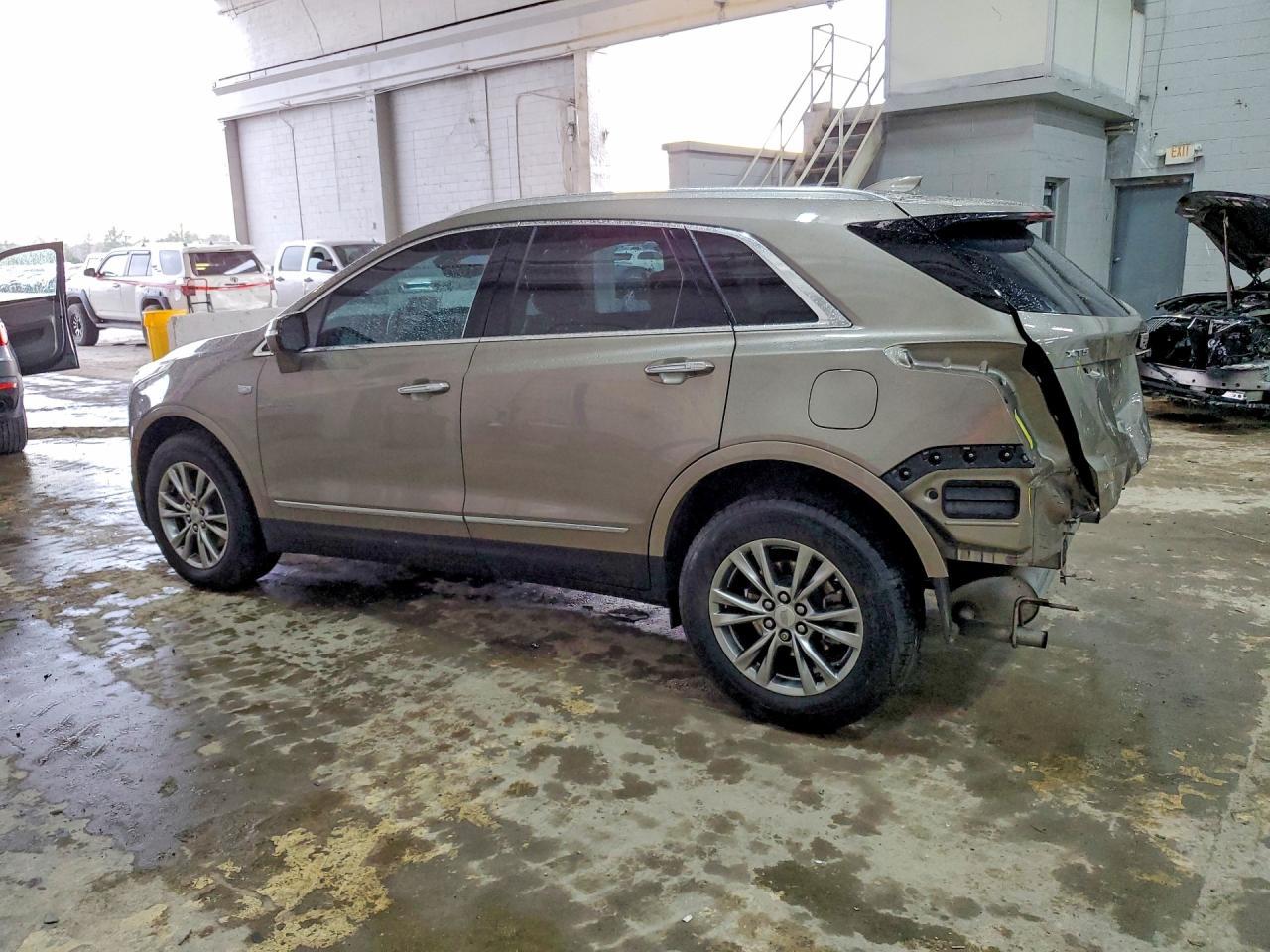 2023 Cadillac Xt5 Premium Luxury - Image 2