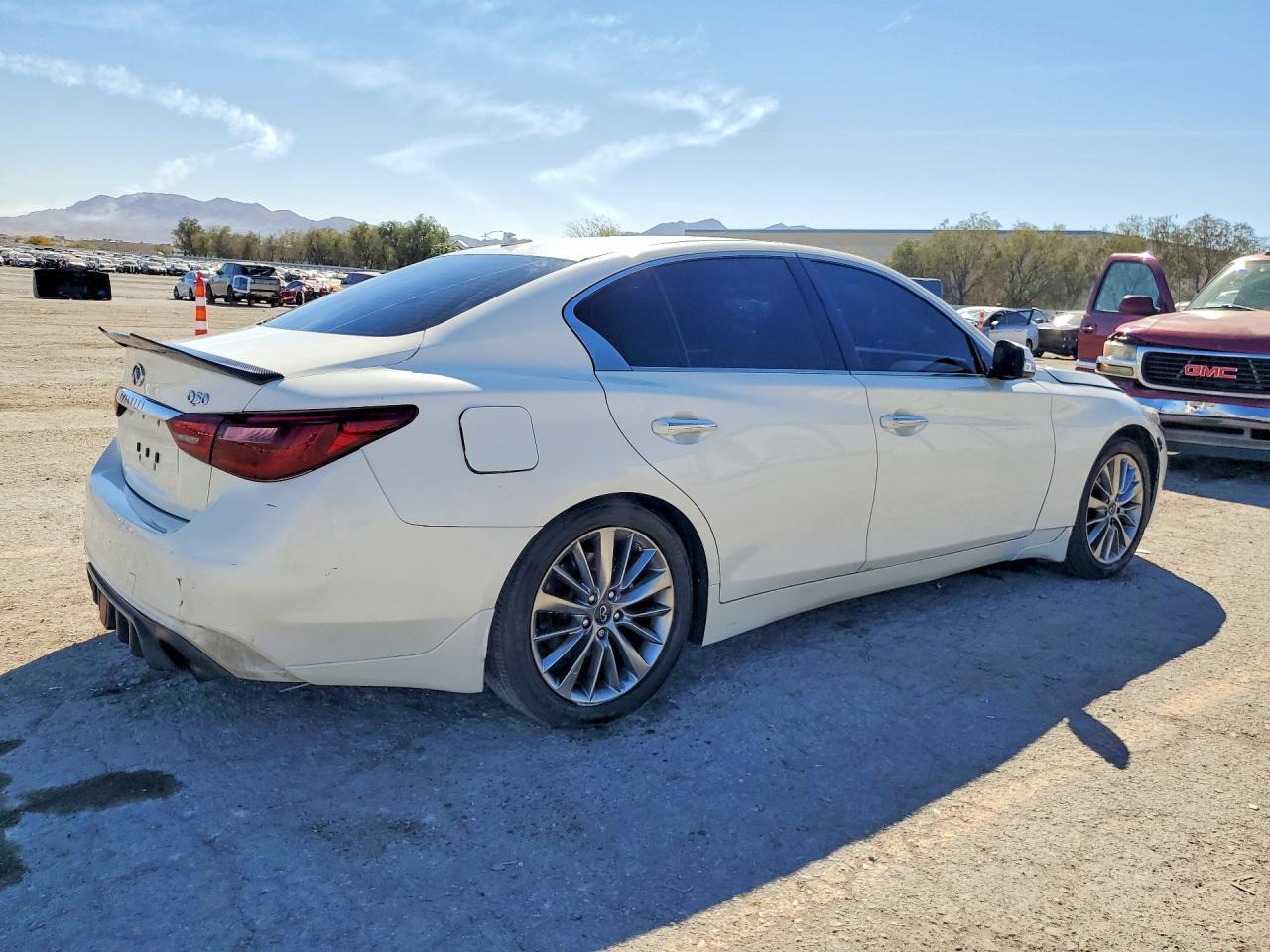 2018 Infiniti Q50 3.0T Luxe - Фото 3