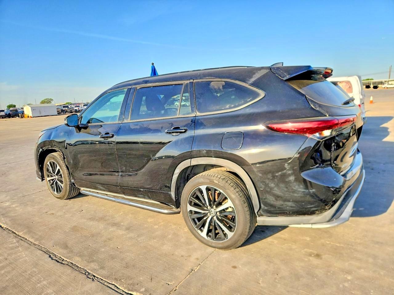 2022 Toyota Highlander Xse - Image 2