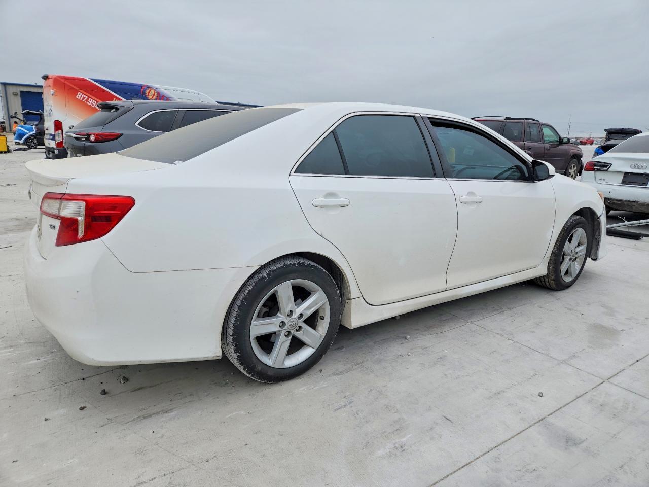 2014 Toyota Camry Se - Image 3