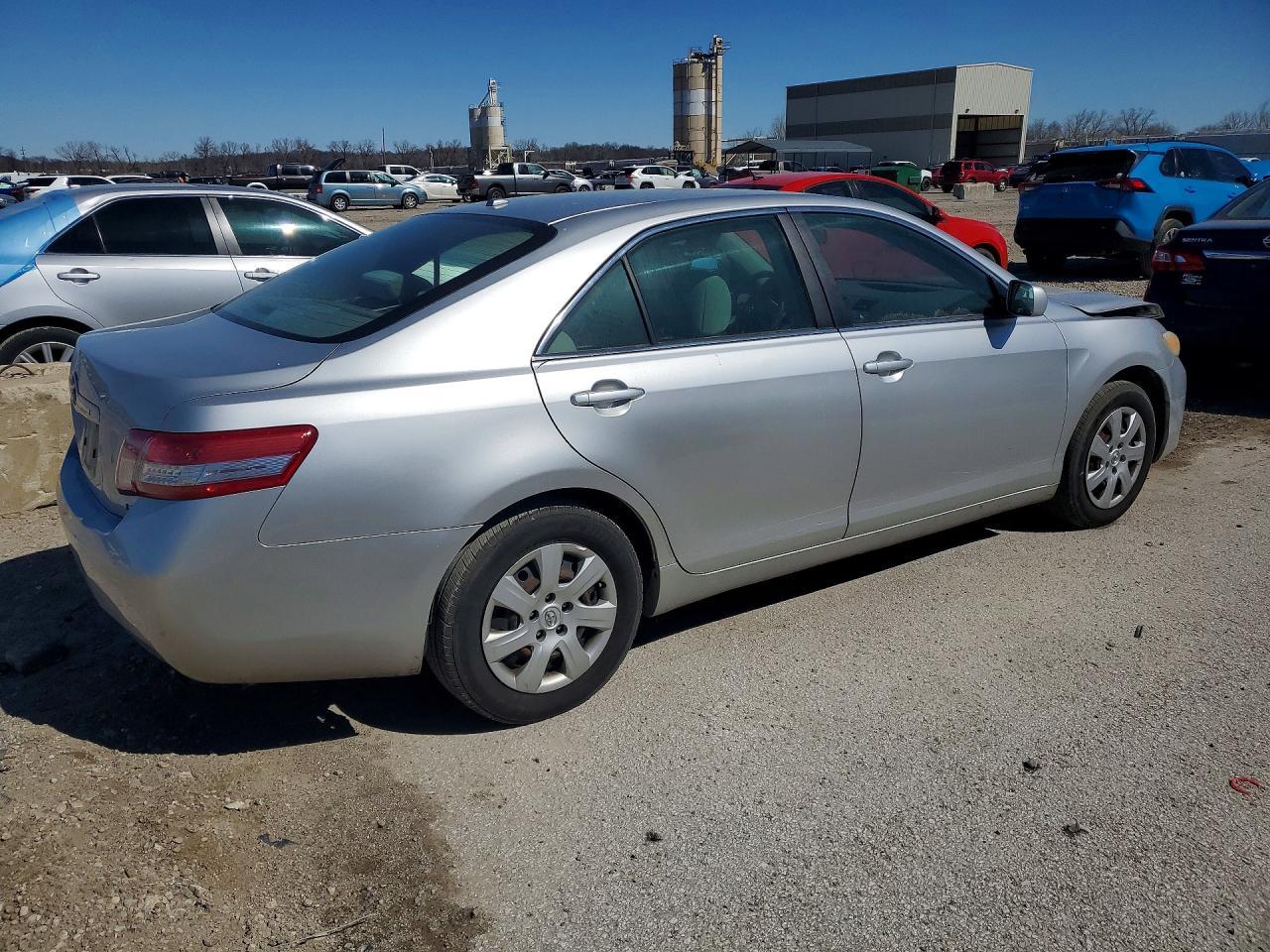 2010 Toyota Camry Le - Image 3