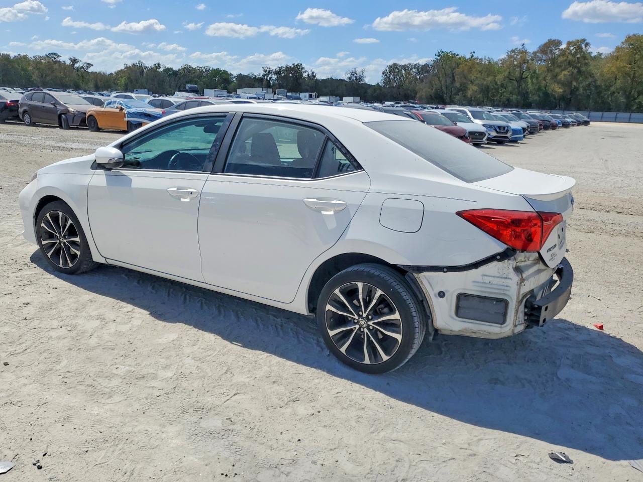2018 Toyota Corolla Se - Image 2