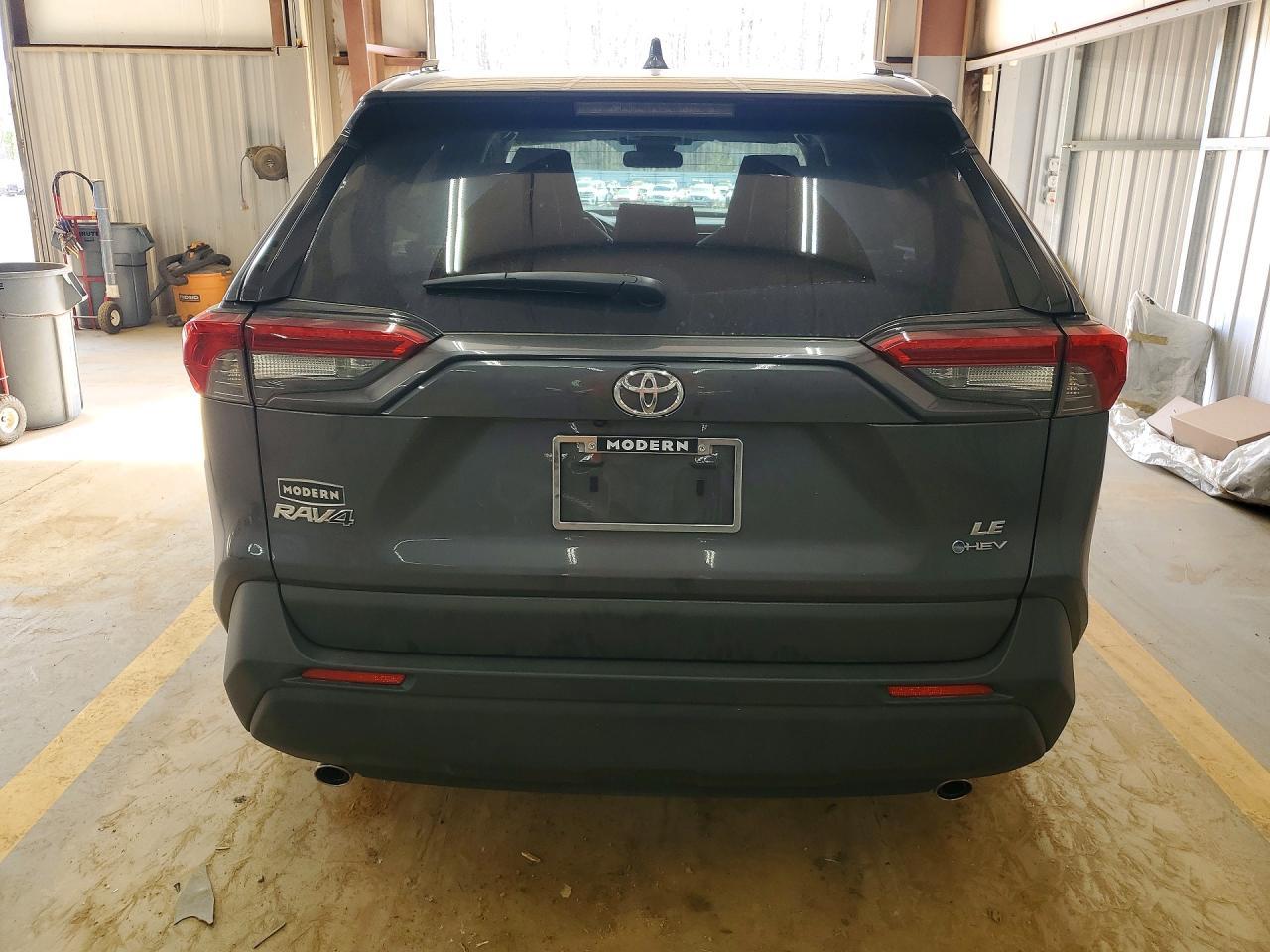 2025 Toyota Rav4 Hybrid Le - Image 6