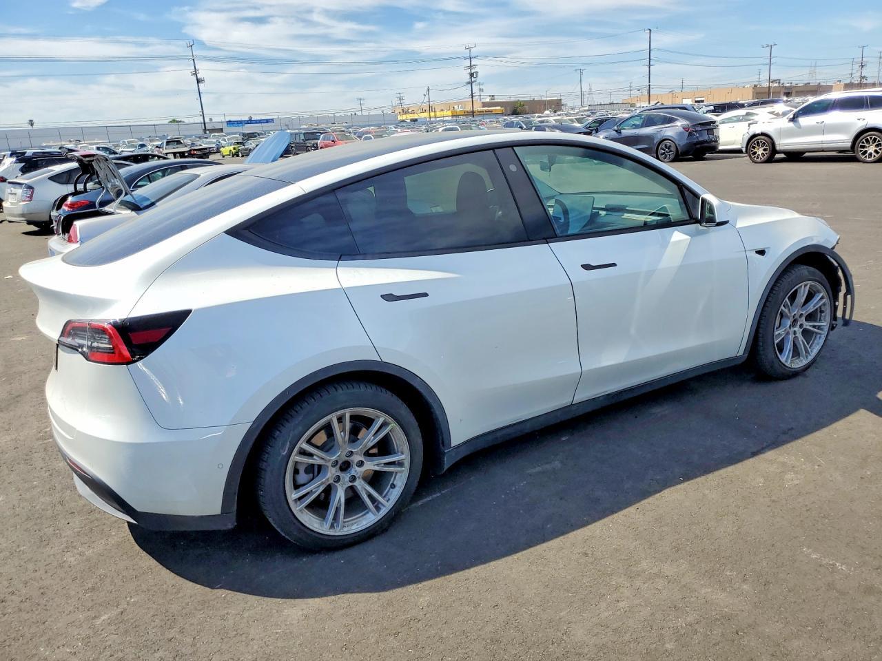 2021 Tesla Model Y - Image 3