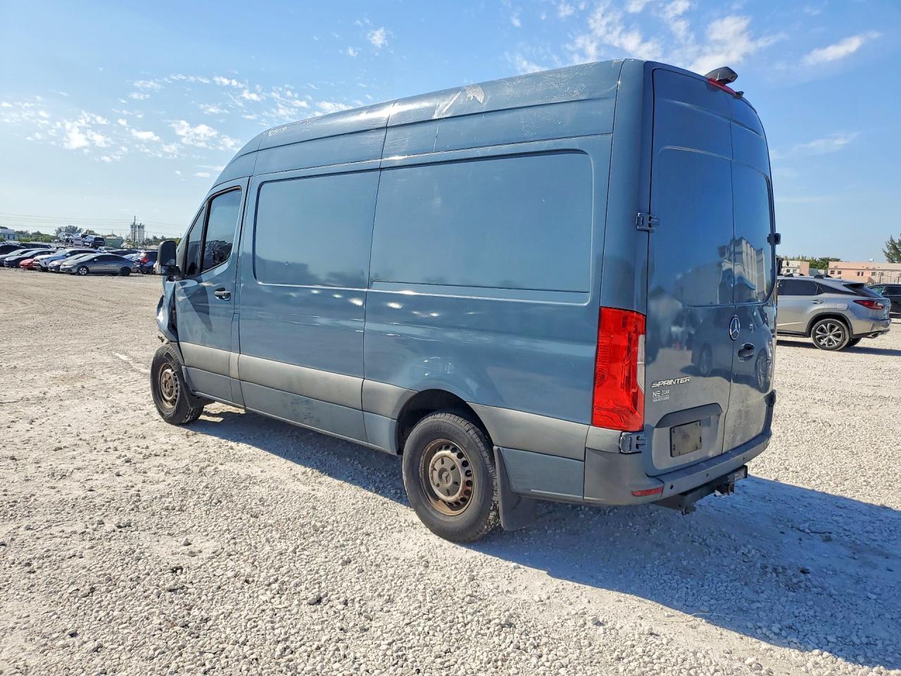 2019 Mercedes-Benz Sprinter 2500 - Фото 2