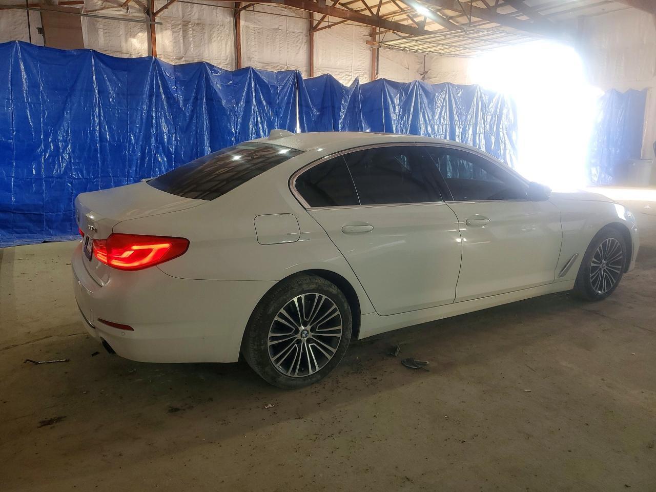 2019 BMW 530 I - Фото 3