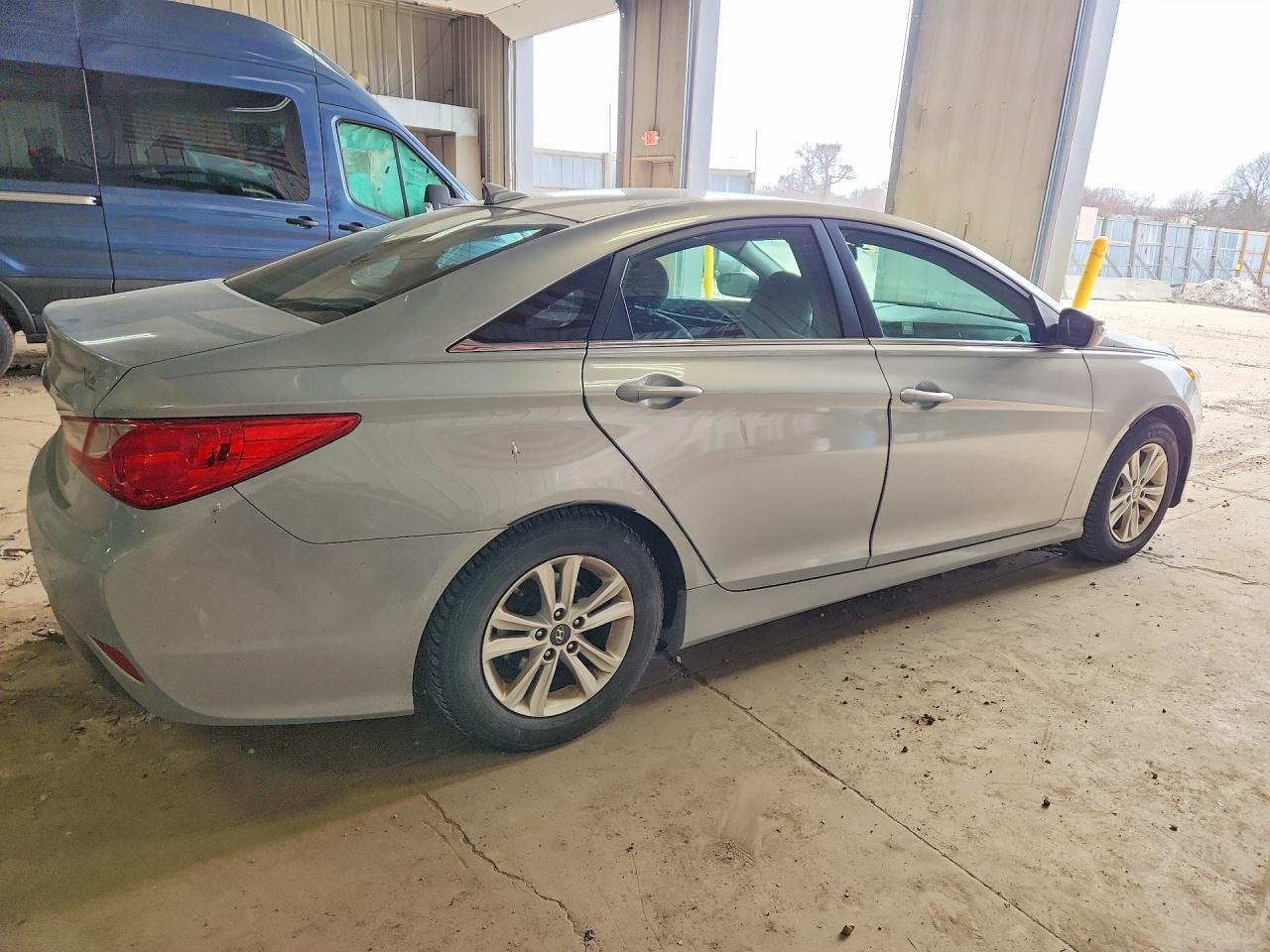 2014 Hyundai Sonata Gls - Image 3
