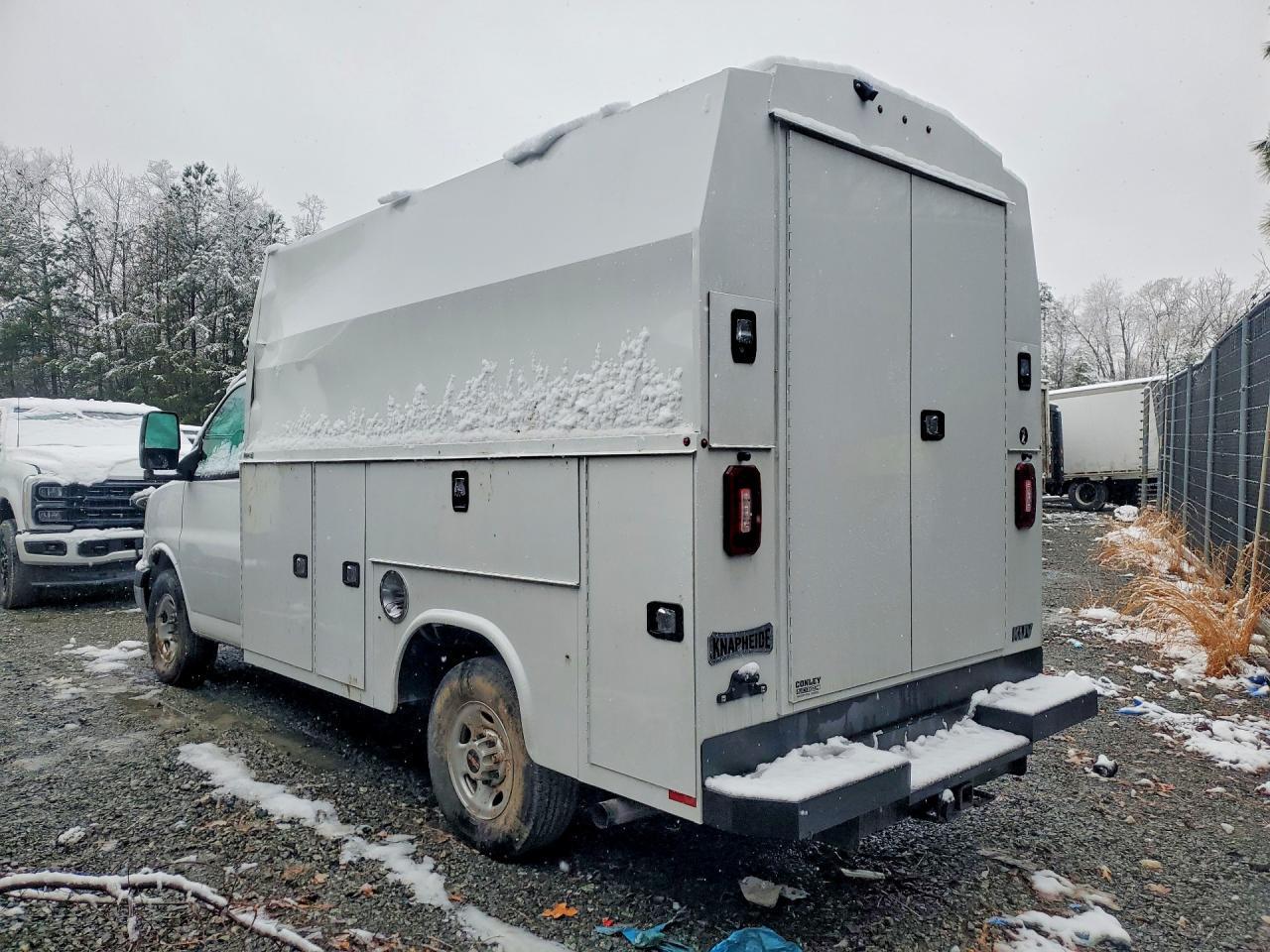 2024 GMC Savana Utility / Service Truck - Фото 2