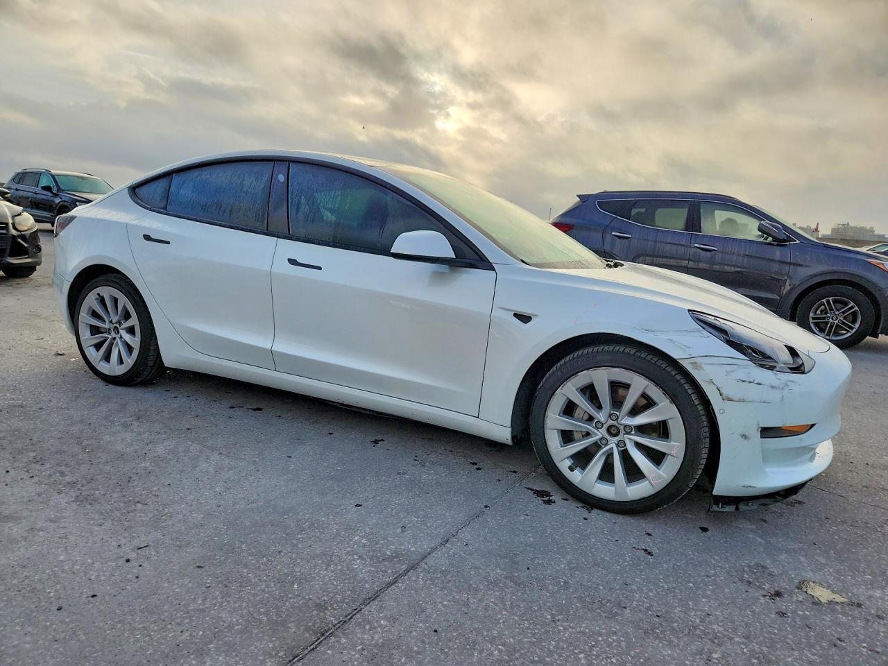 2022 Tesla Model 3 - Фото 4