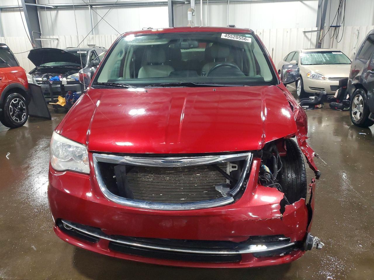 2012 Chrysler Town & Country Touring L - Фото 5