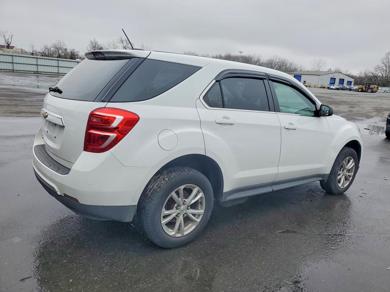 2017 Chevrolet Equinox Ls - Фото 3