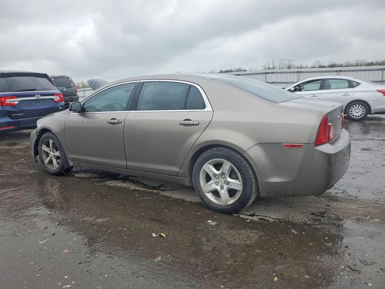 2011 Chevrolet Malibu Ls - Фото 2
