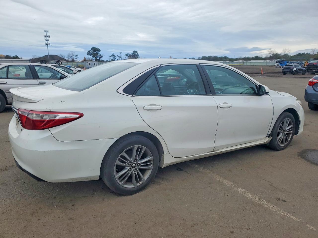 2015 Toyota Camry Se - Фото 3