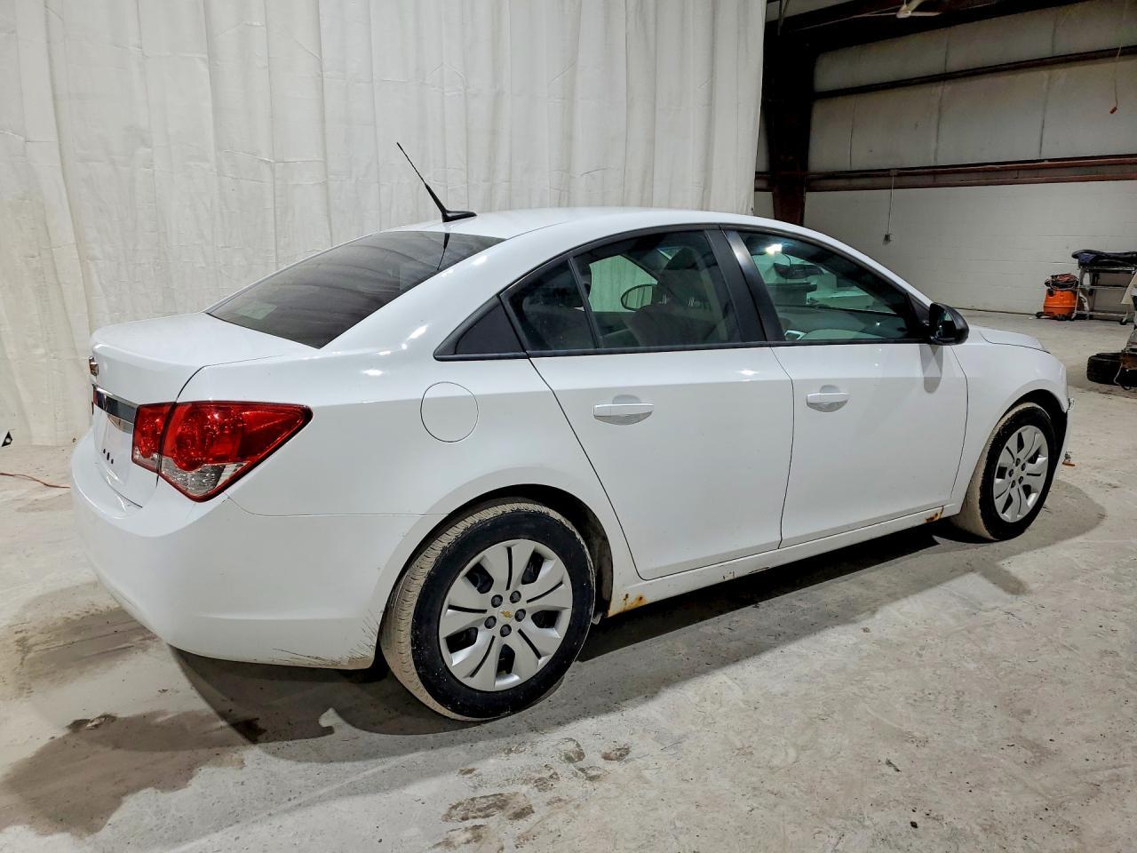 2013 Chevrolet Cruze Ls - Image 3