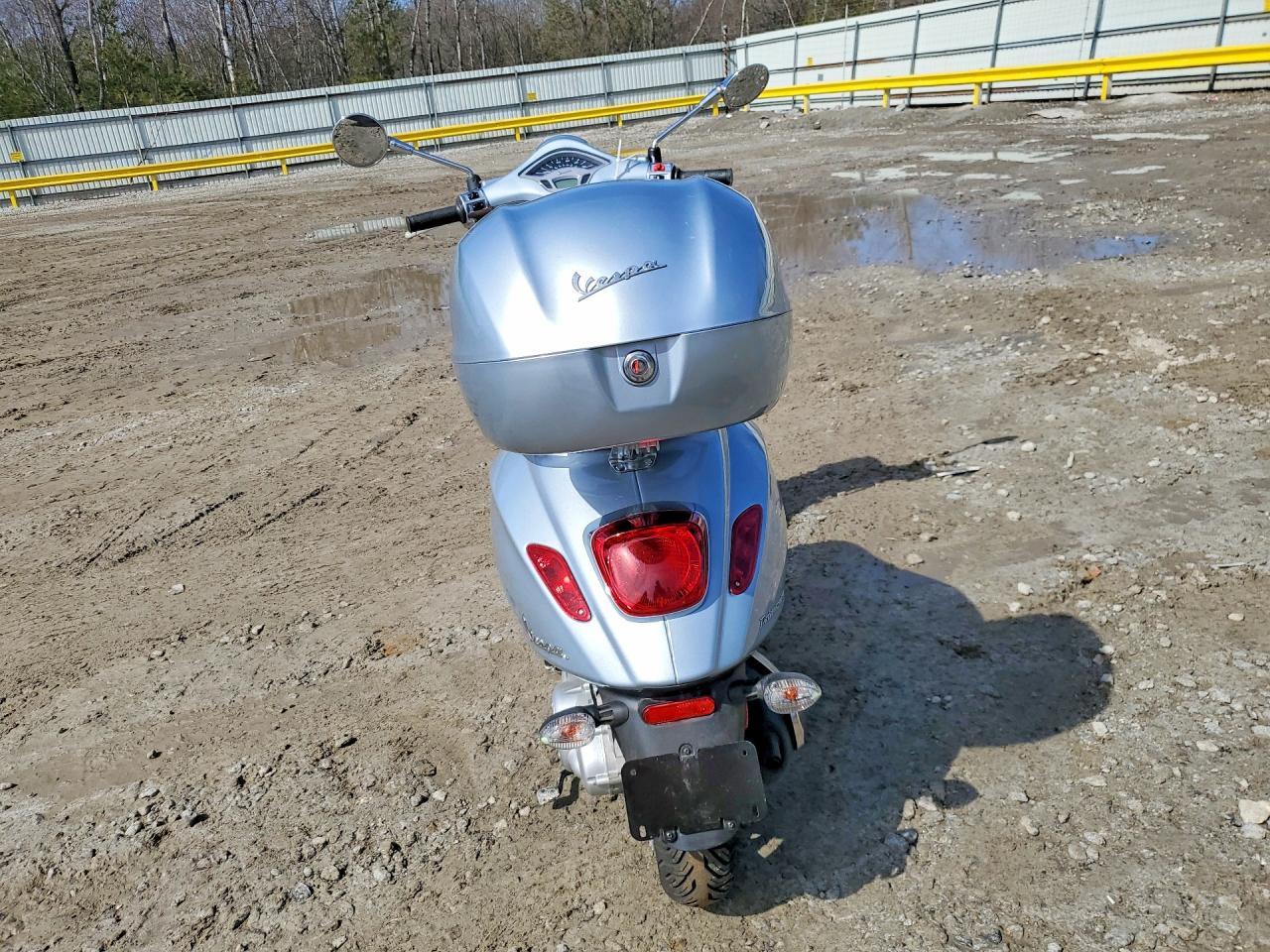 2022 Vespa Primavera 50 4V Ie - Image 4