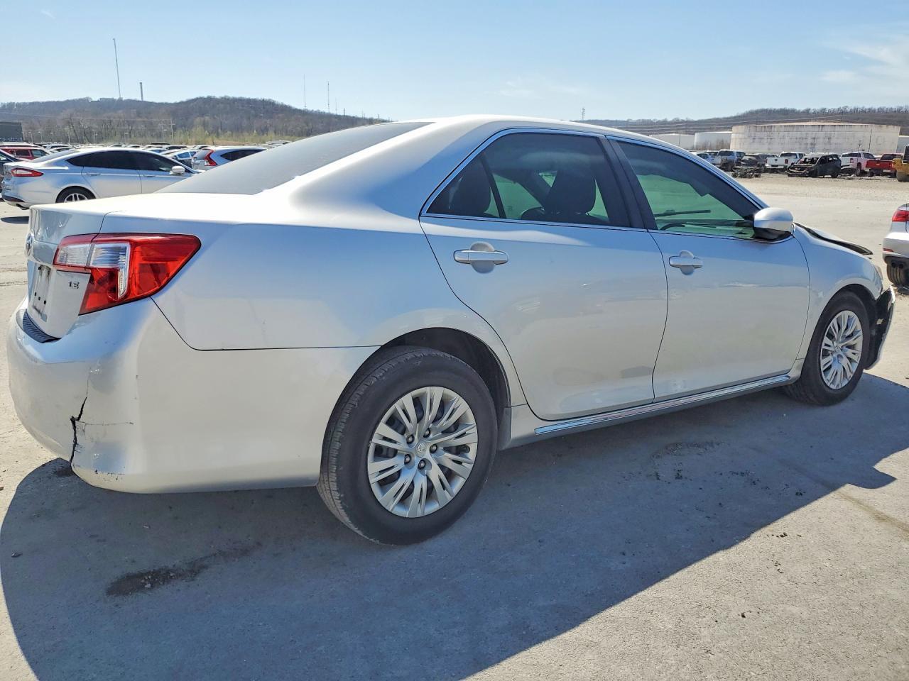 2014 Toyota Camry Le - Image 3