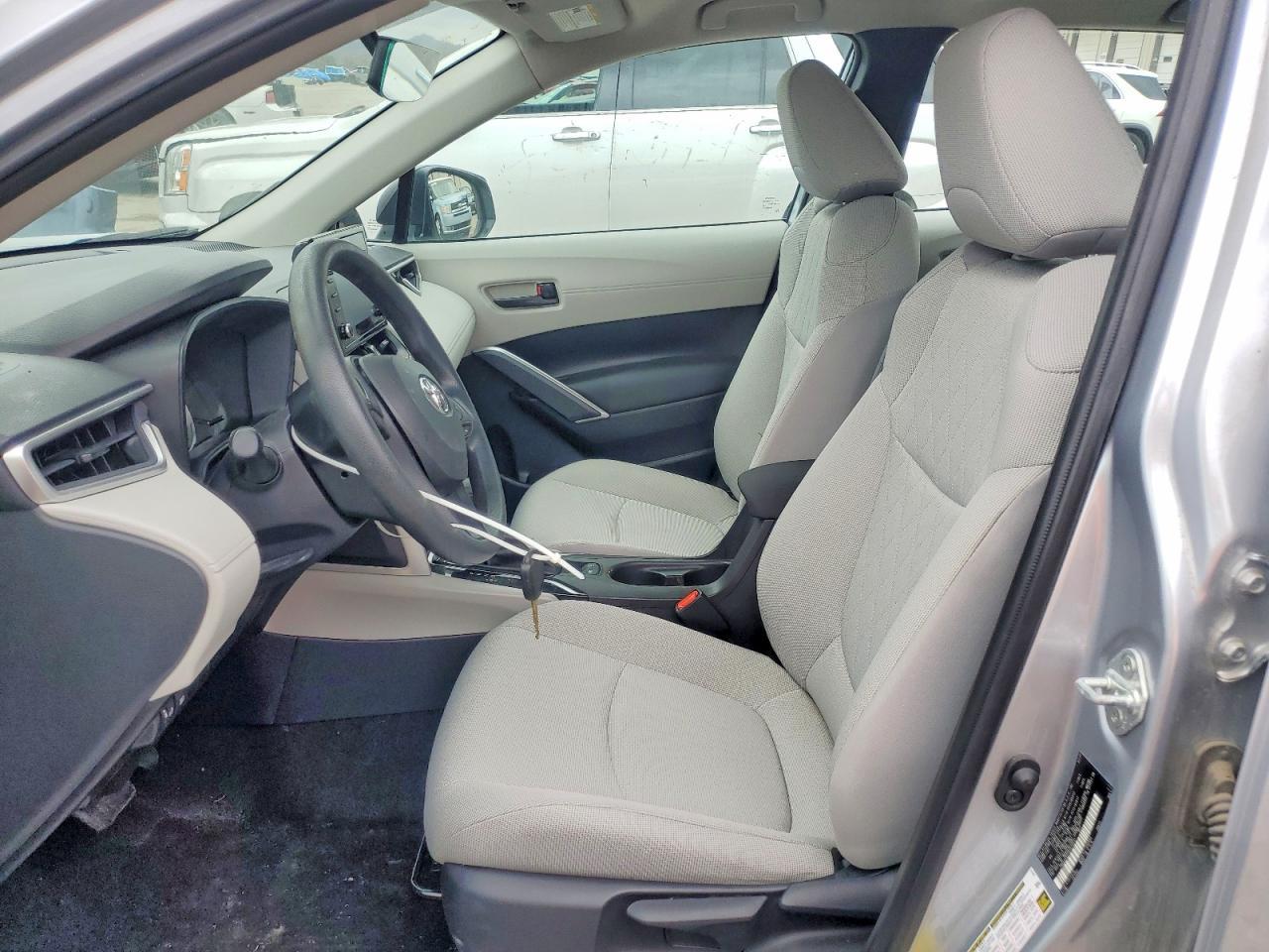 2022 Toyota Corolla Cross L - Image 7