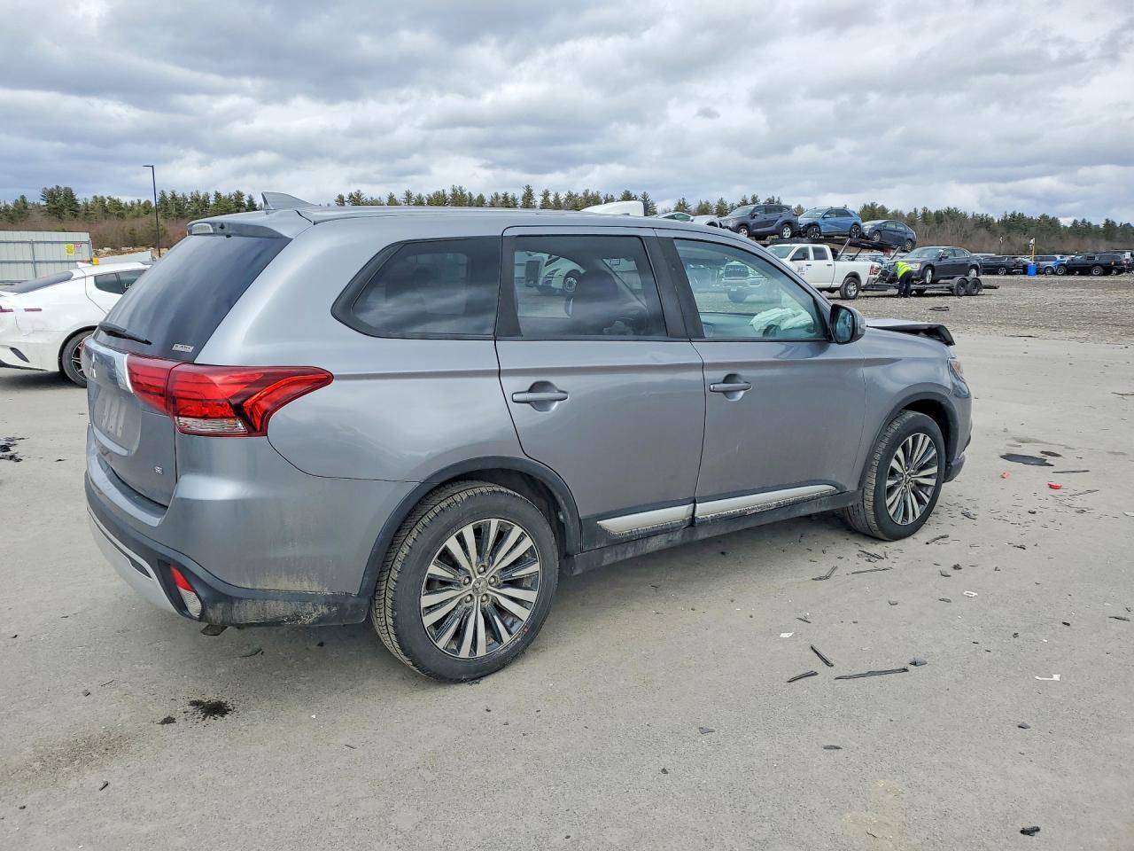 2020 Mitsubishi Outlander Se - Фото 3