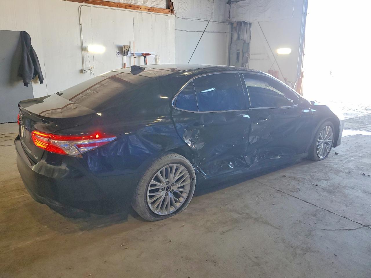 2018 Toyota Camry Xle - Фото 3