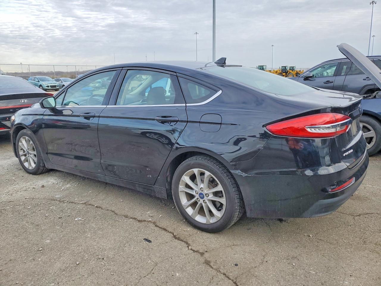 2020 Ford Fusion Se - Фото 2