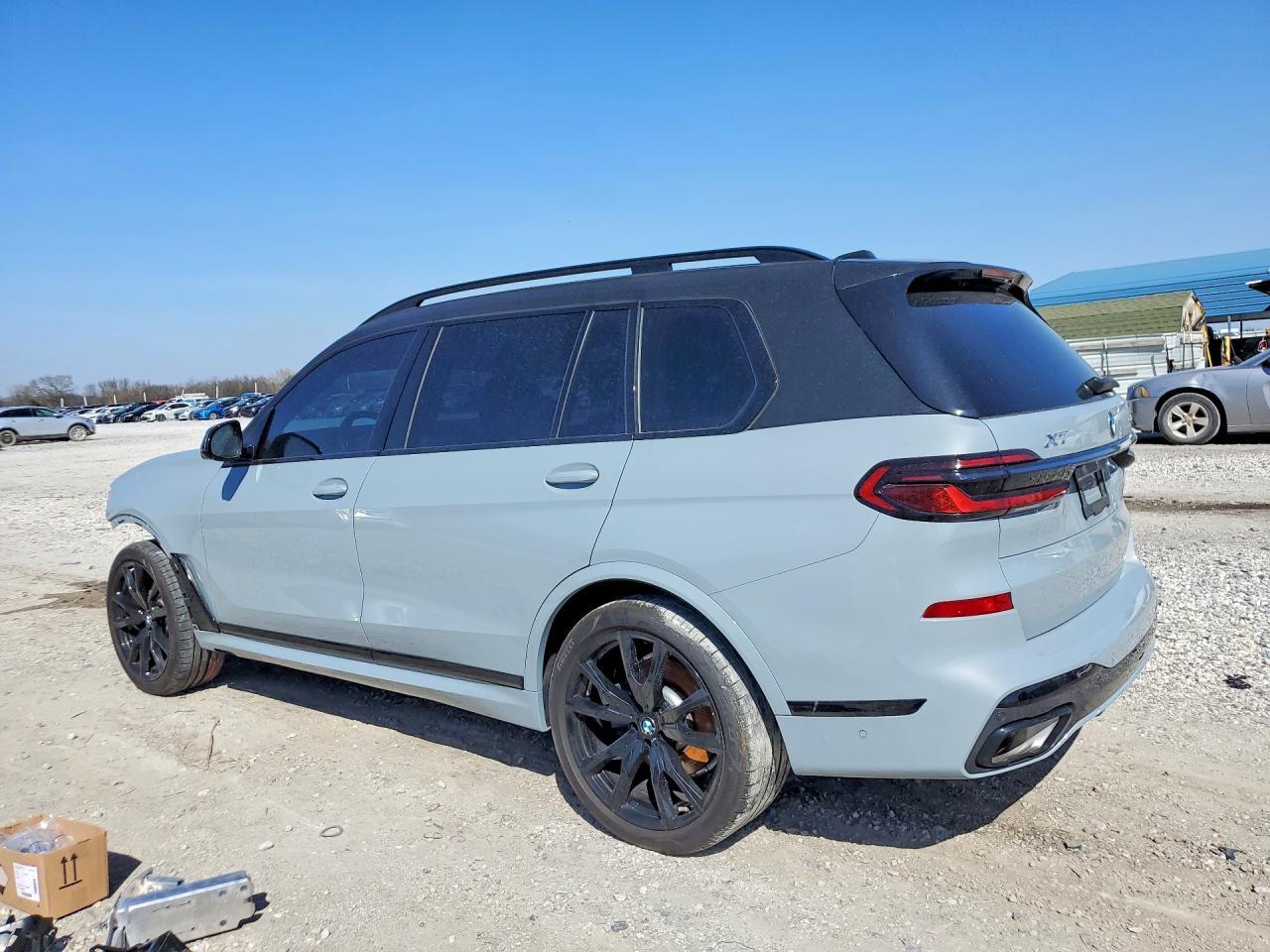 2025 BMW X7 xDrive40I - Фото 2