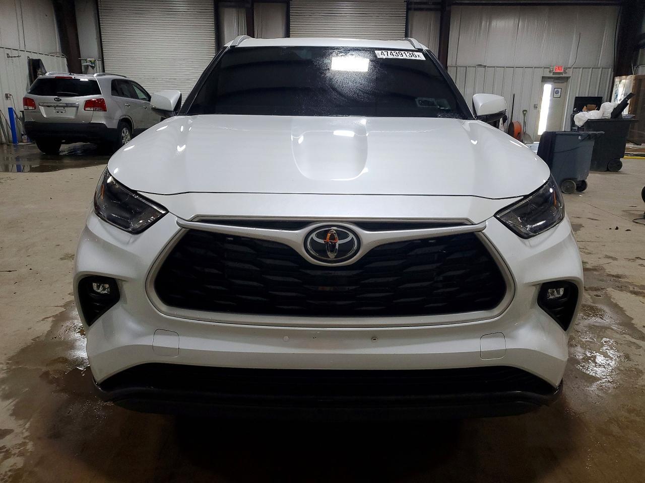 2022 Toyota Highlander Xle - Image 5