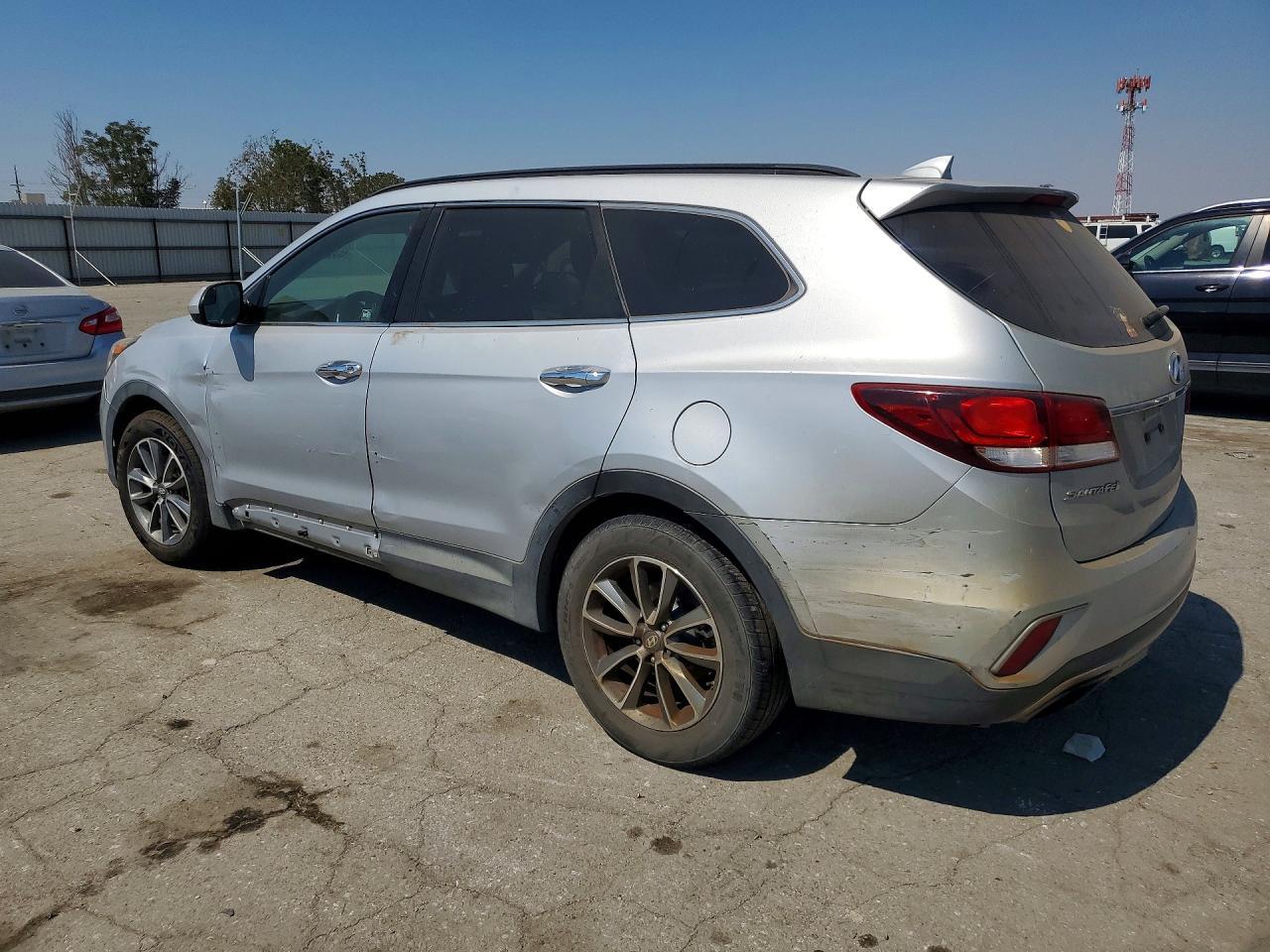 2017 Hyundai Santa Fe Se - Фото 2