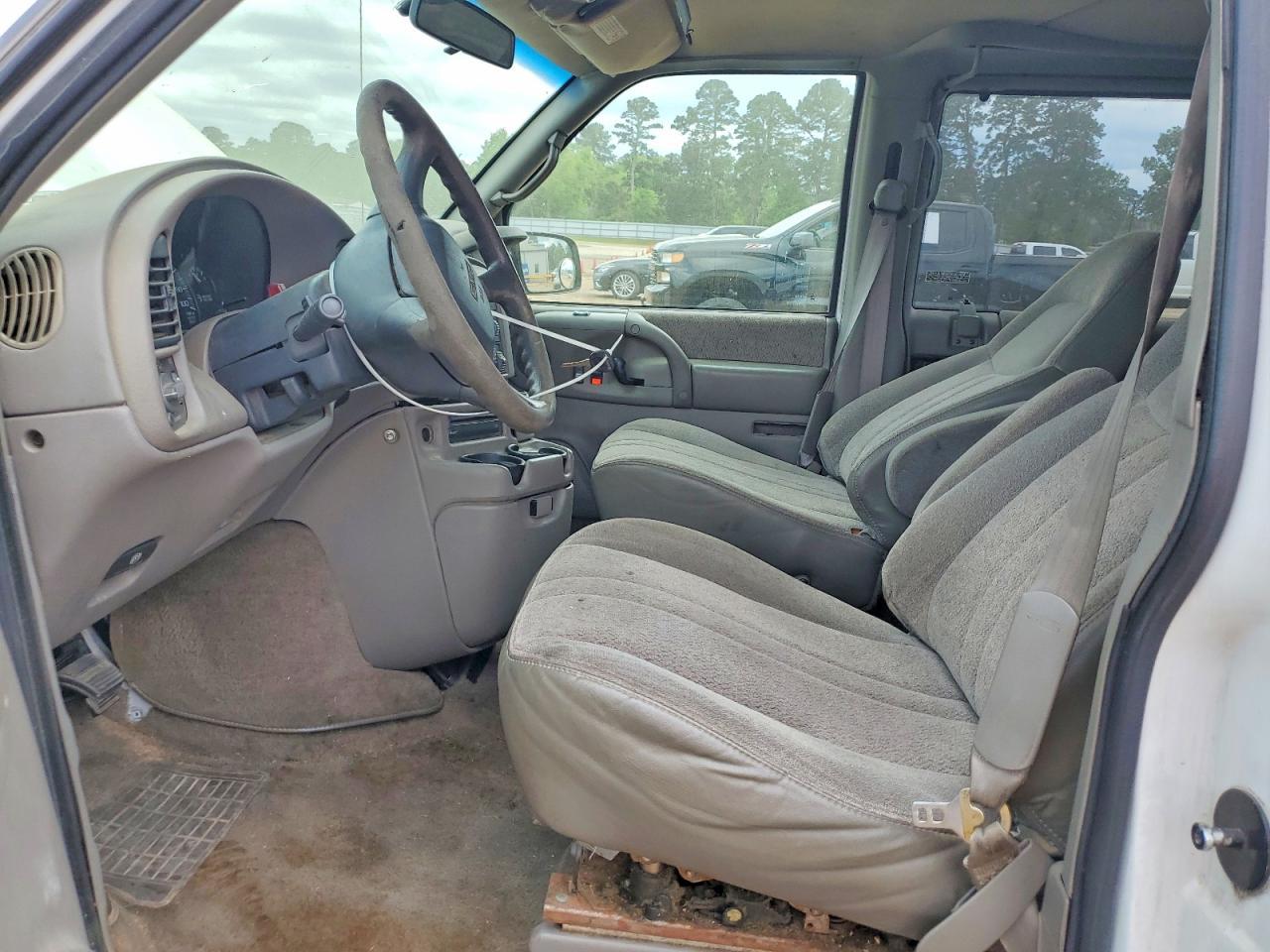 2000 GMC Safari Xt - Image 7