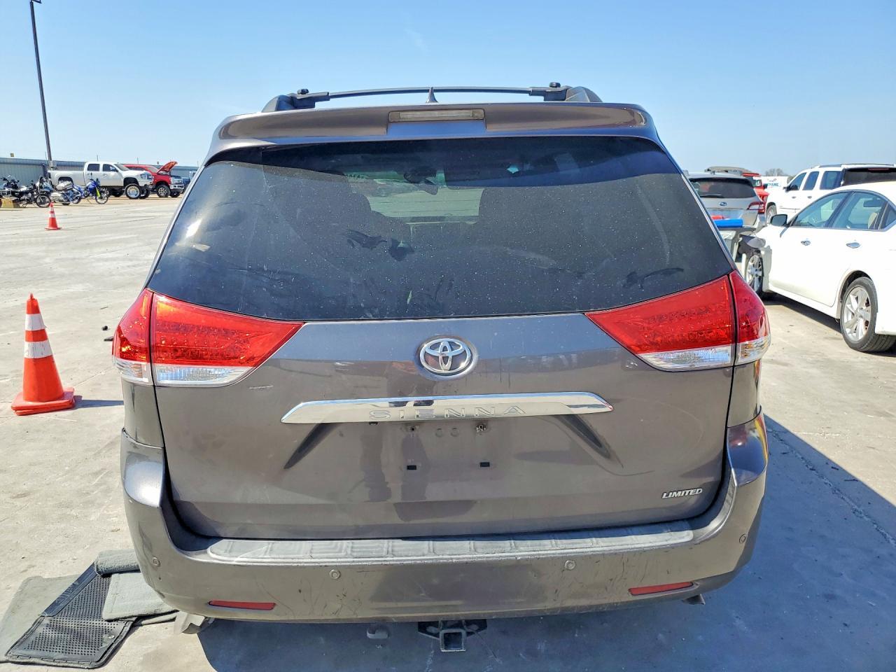 2011 Toyota Sienna Limited 7-Passenger - Фото 6