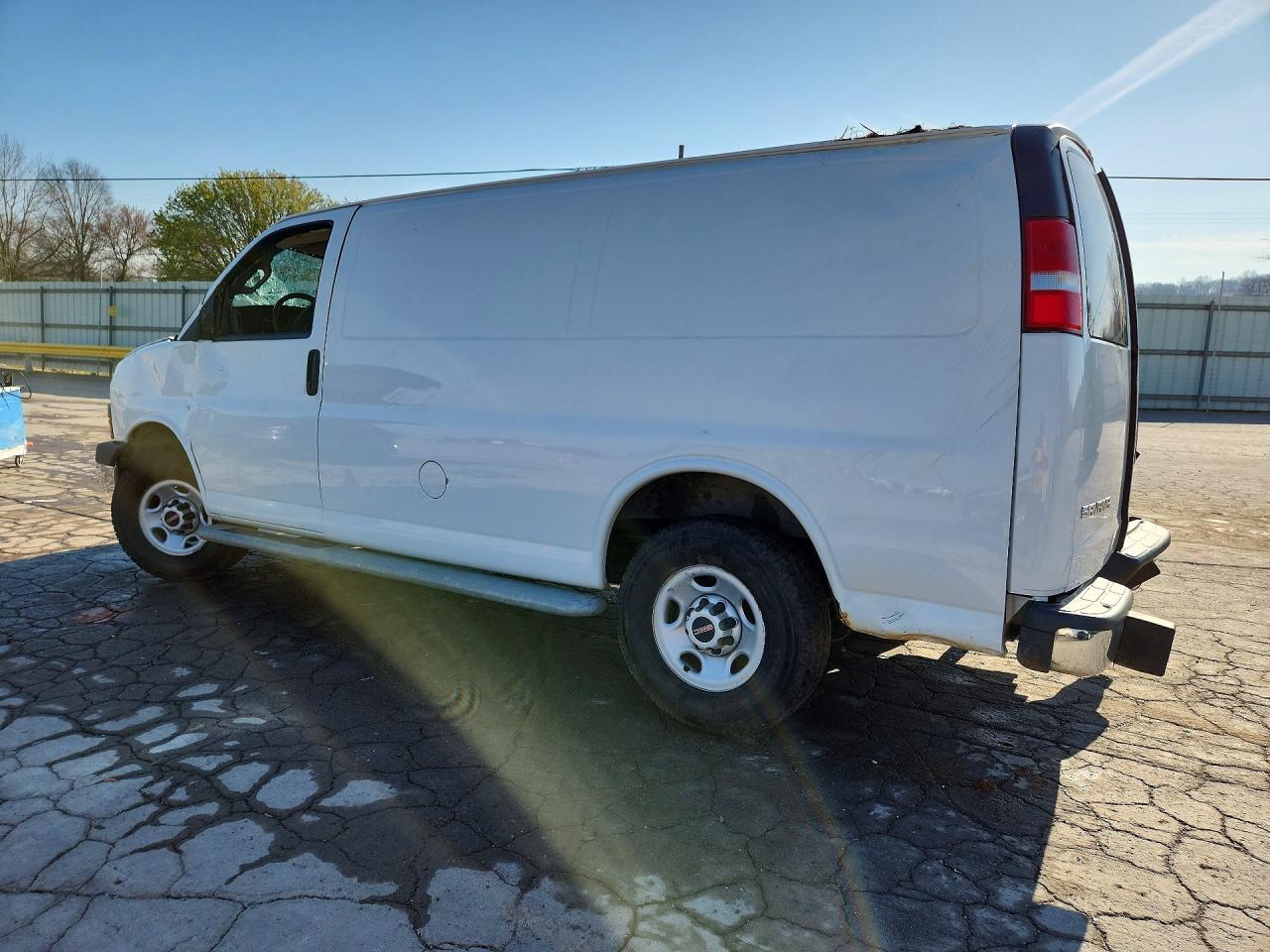 2020 GMC Savana 2500 Cargo Delivery Van - Фото 2