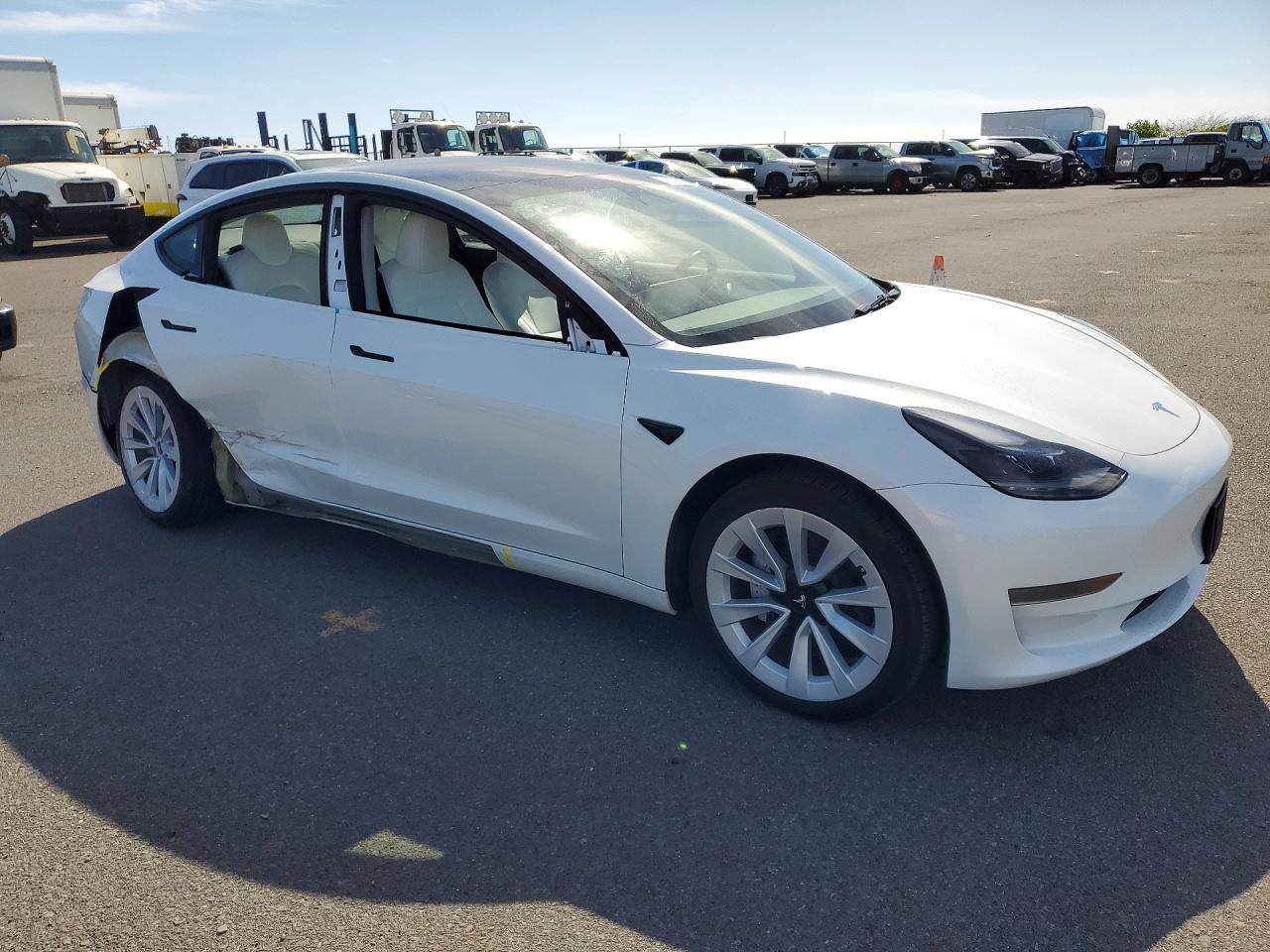 2023 Tesla Model 3 - Фото 4