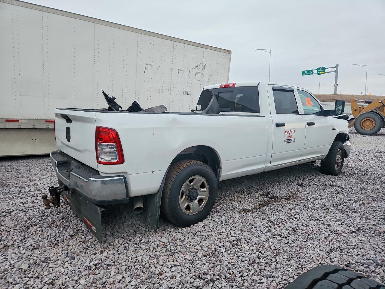 2022 Ram 3500 Tradesman - Фото 3