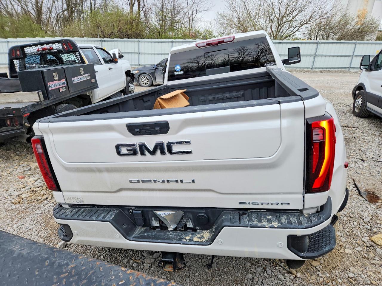 2024 GMC Sierra K3500 Denali Ultimate - Image 6