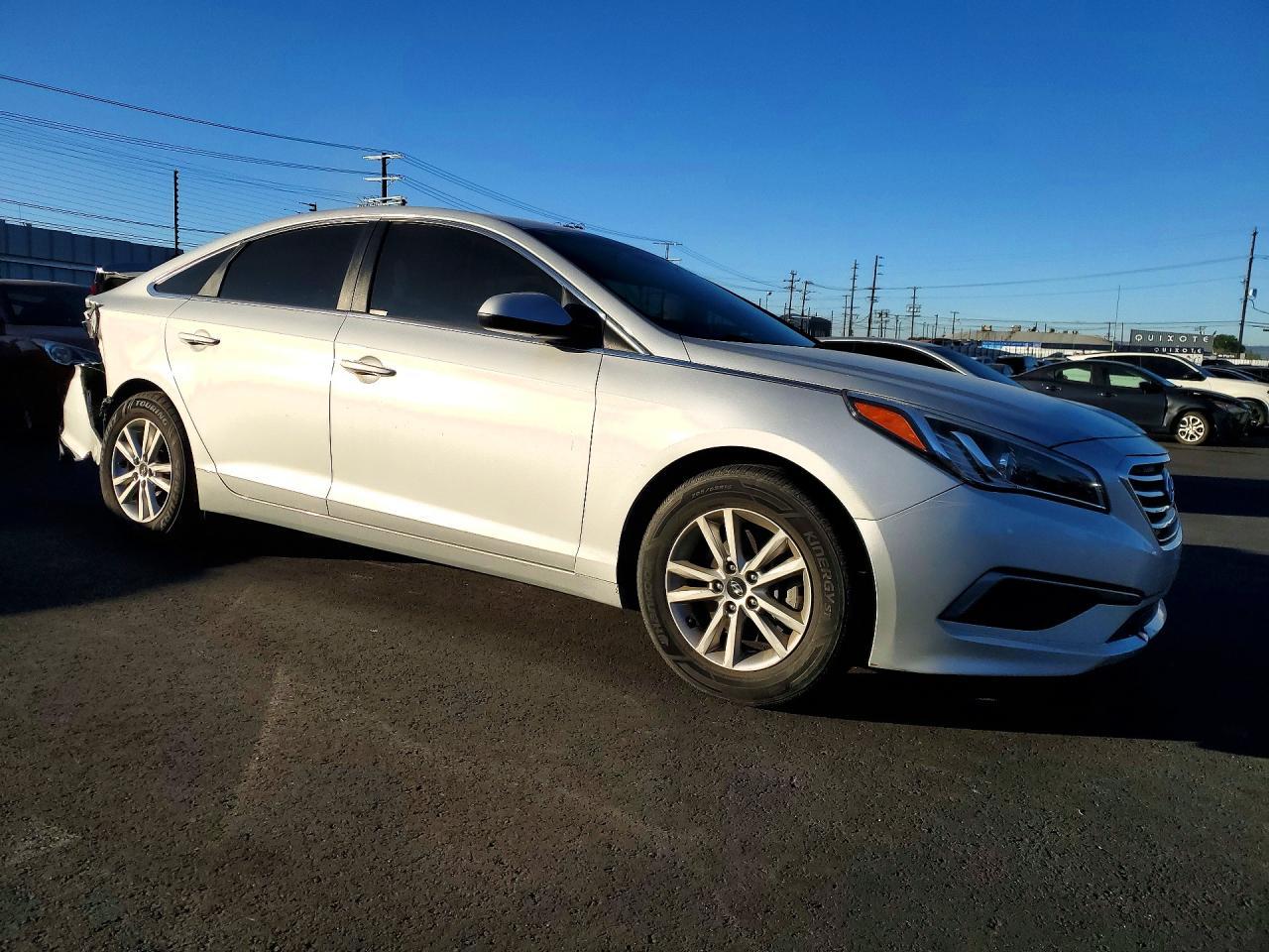 2017 Hyundai Sonata Base - Image 4