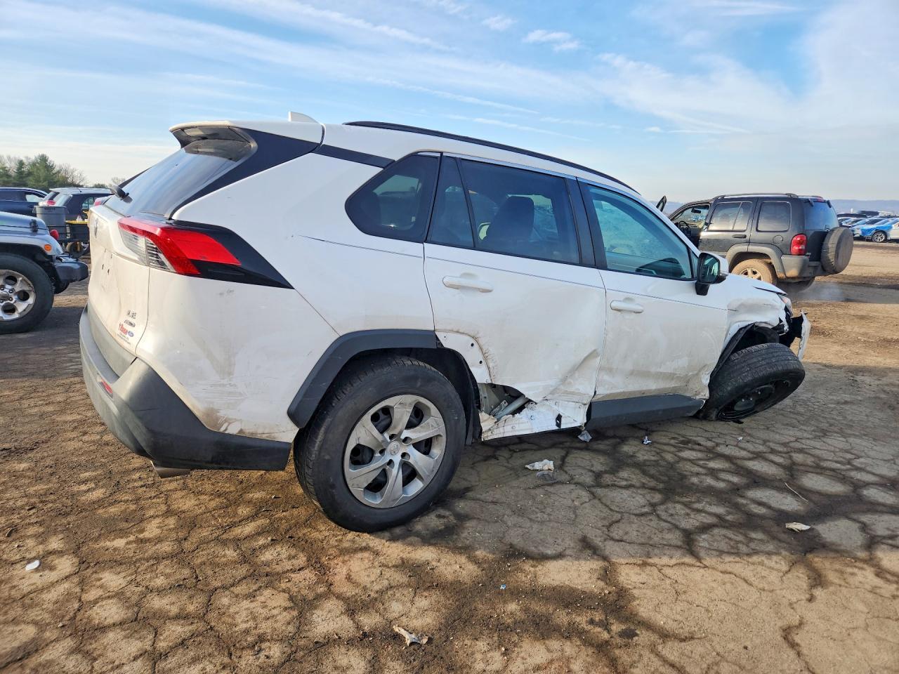 2020 Toyota Rav4 Le - Фото 3