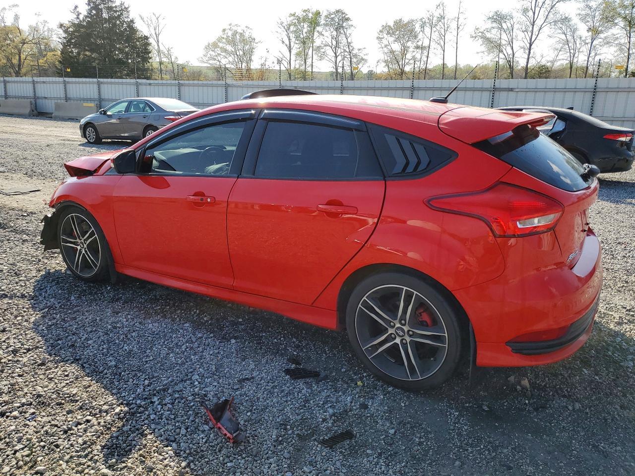 2016 Ford Focus St - Image 2